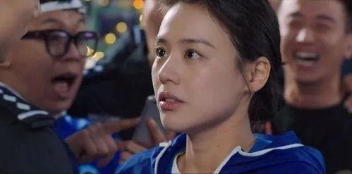 吃瓜情侣亲亲照片,吃瓜情侣亲亲照片曝光，甜蜜互动引网友热议