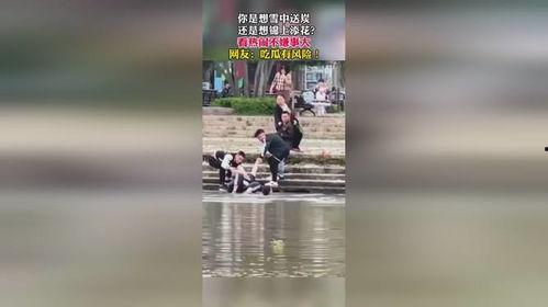 老街之吃瓜群众视频,吃瓜群众揭秘街头美食传奇